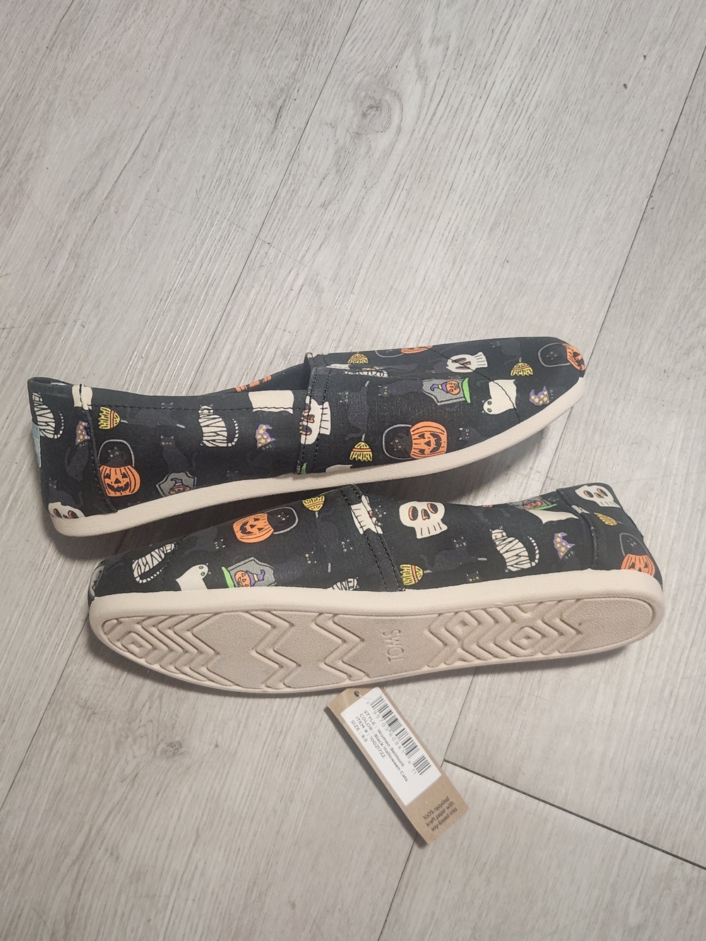 TOMS Women’s Size 8.5 Halloween Print Slip On Shoes Jack-O'-Lantern Skull Ghost